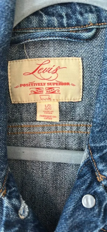 Levi’s dark denim jacket image indicator(2)