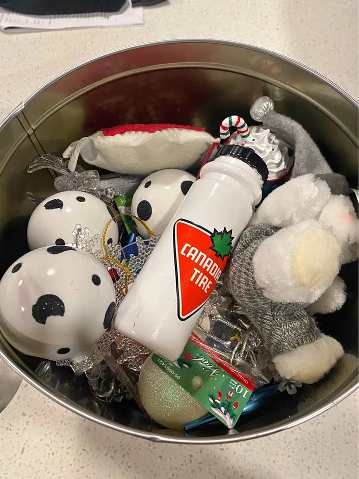 Popcorn tin full of Christmas ornaments! thumbnail