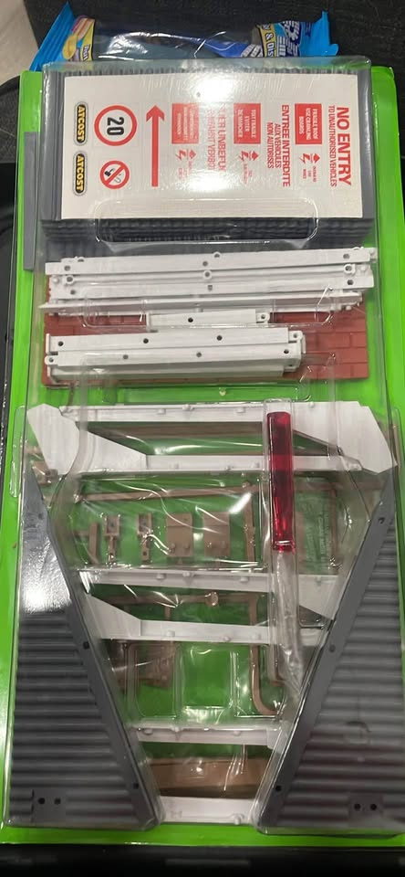 Britains Farm Builder Set - Never Opened with Original Packaging - photo 3