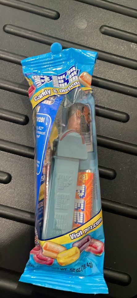 Lebron James Pez Dispenser - Still in Packaging - photo 2