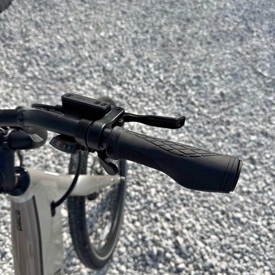 Aventon Pace  eBike - Like New - photo 5