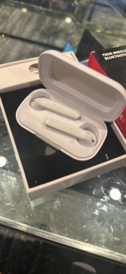 True wireless Bluetooth earbuds - photo 2