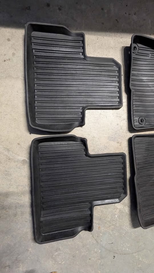 Honda Civic Hatchback OEM Floor Mats Rubber - photo 2