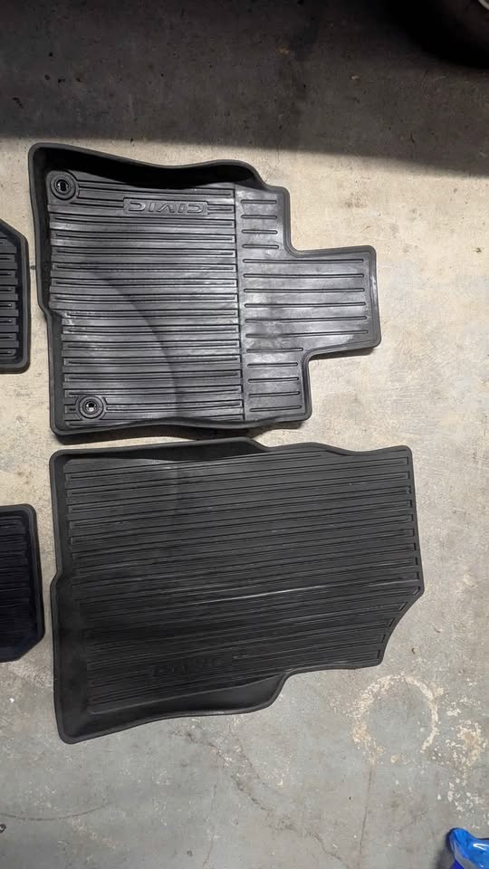 Honda Civic Hatchback OEM Floor Mats Rubber - photo 3