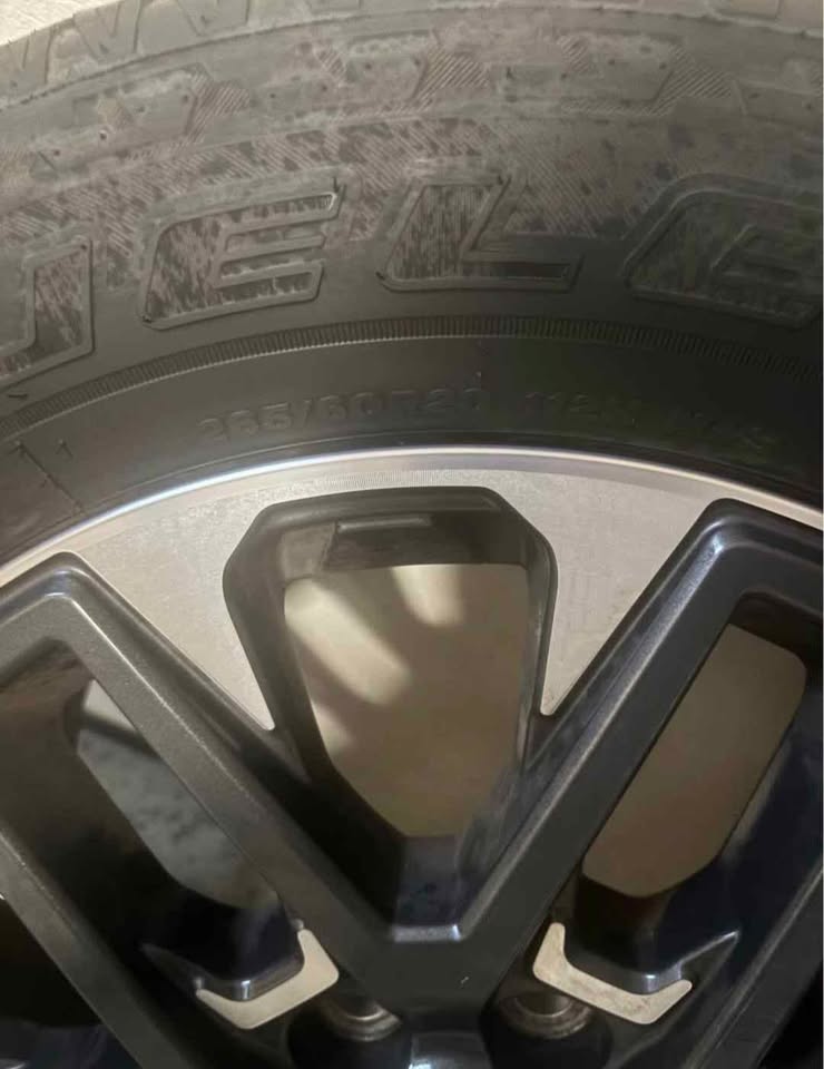 (Set of 4) 2024 Toyota Tundra OEM Tires on Rims 265 60 20 - photo 2
