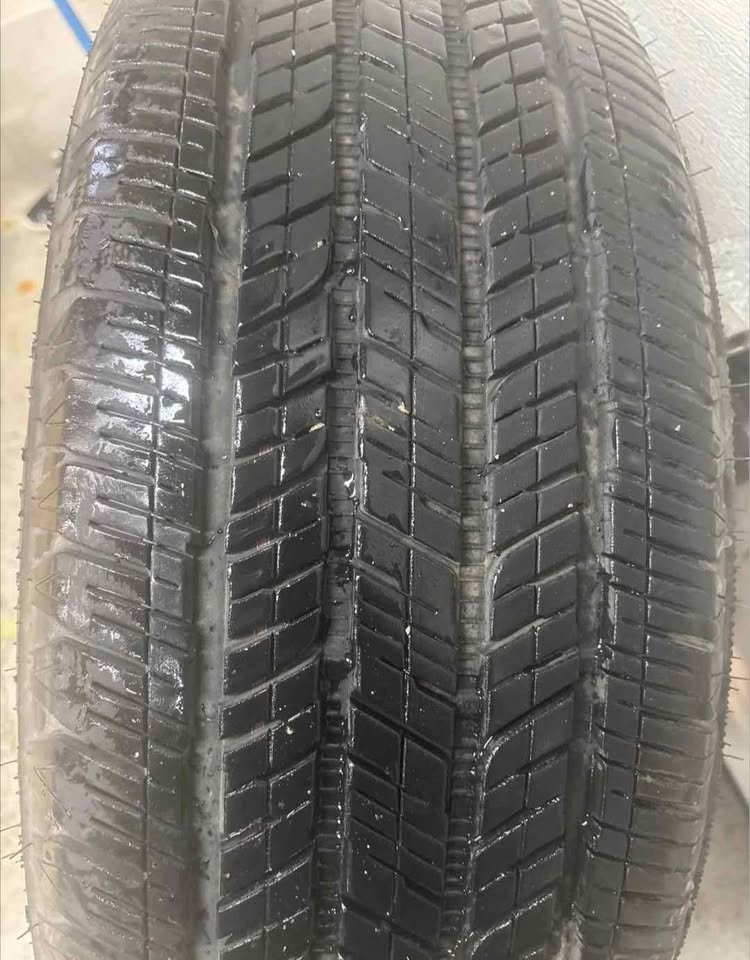 (Set of 4) 2024 Toyota Tundra OEM Tires on Rims 265 60 20 - photo 4