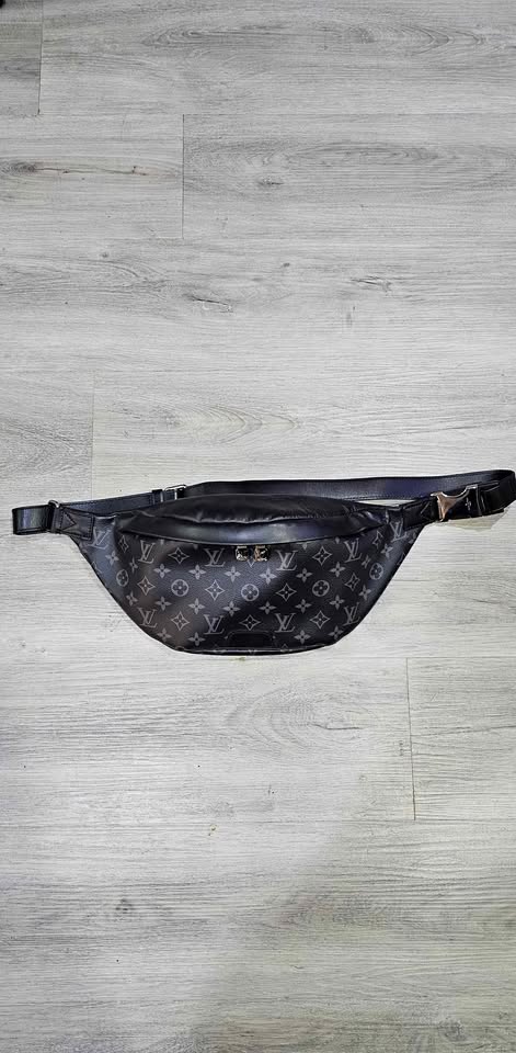 Louis Vuitton Discovery Bumbag