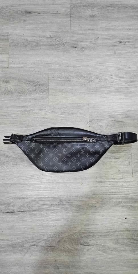 Louis Vuitton Discovery Bumbag - photo 2
