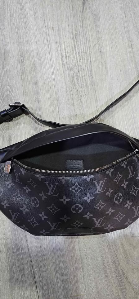 Louis Vuitton Discovery Bumbag - photo 3