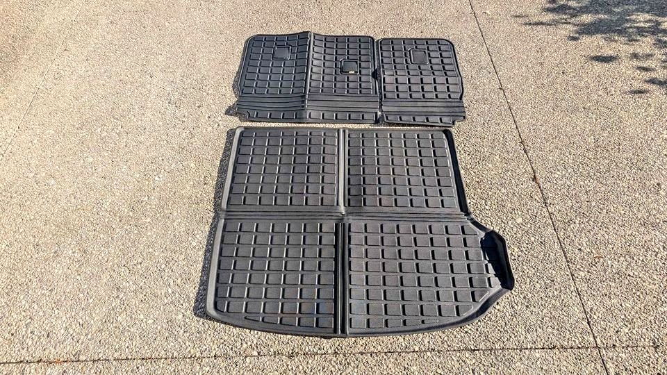 Jeep Grand Cherokee Full Cargo Mat and Seatback Mats