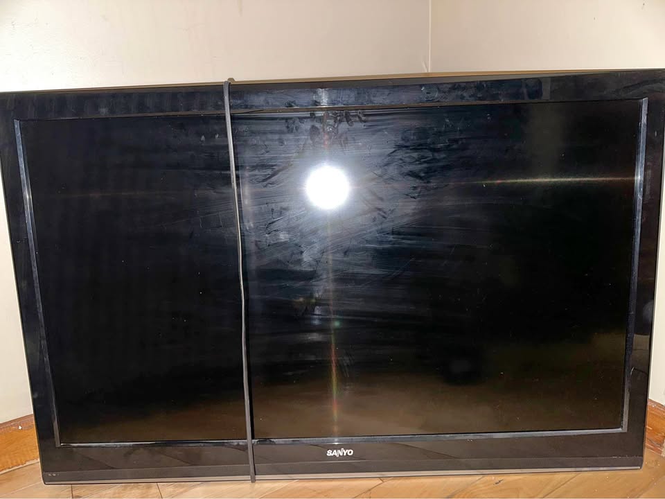 Sanyo 42” Television (TV) with Remote and Stand!