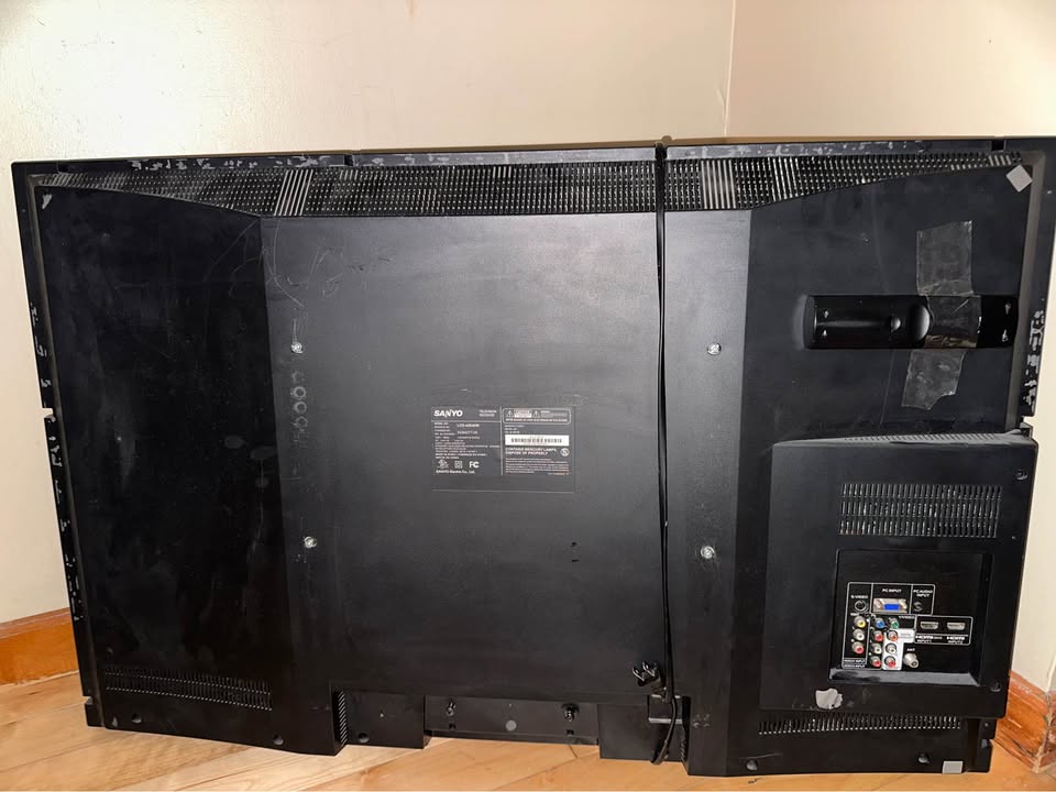 Sanyo 42” Television (TV) with Remote and Stand! - photo 2