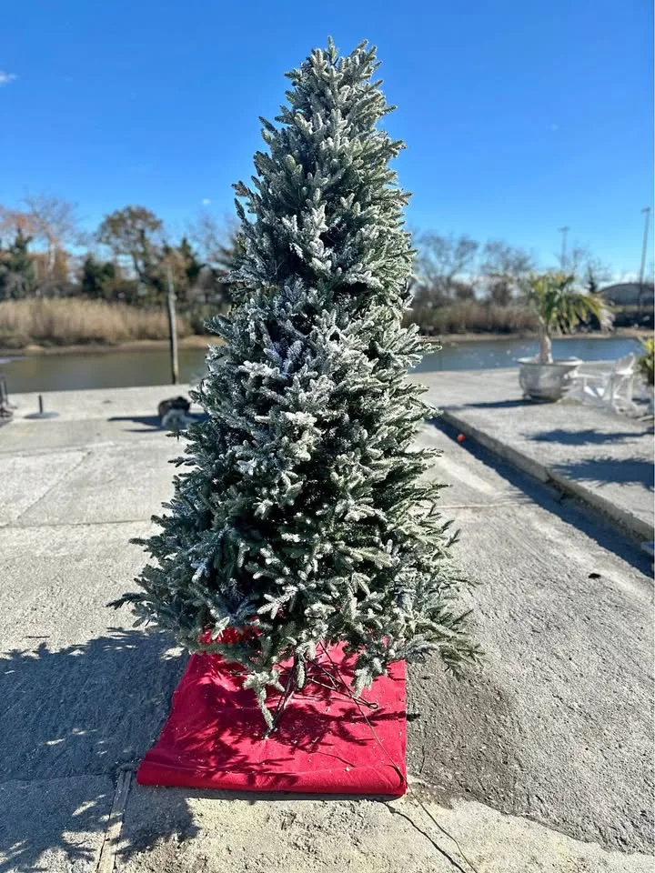 9 feet Christmas tree with multiple colors lights