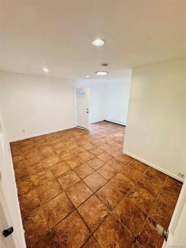 4 Beds 3 Baths - House image indicator(8)