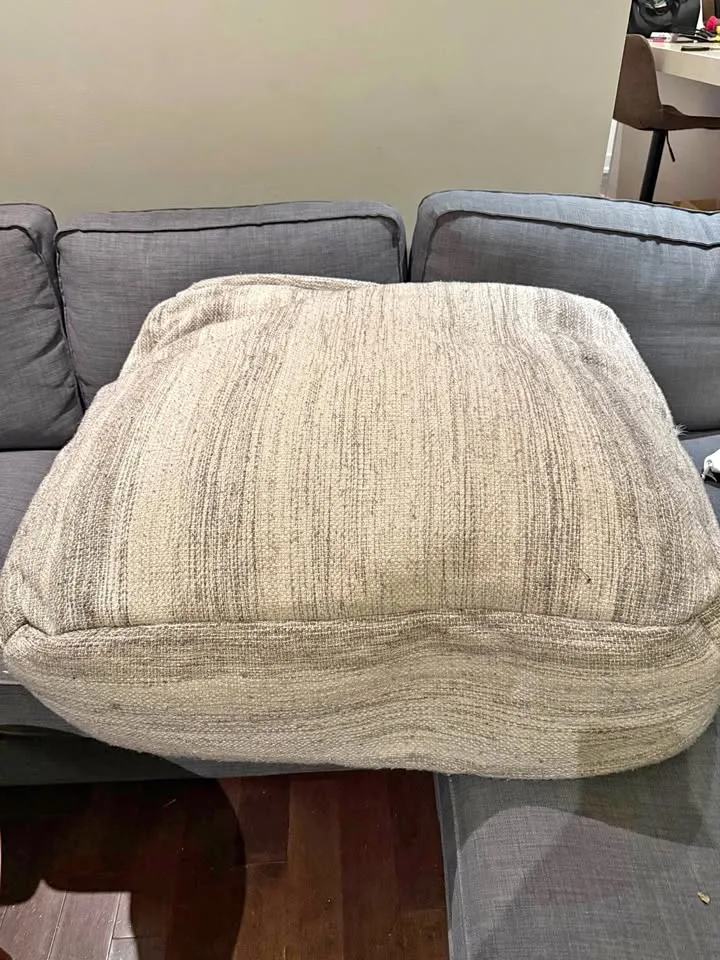 Moving: free items - pouf ottoman and end tables