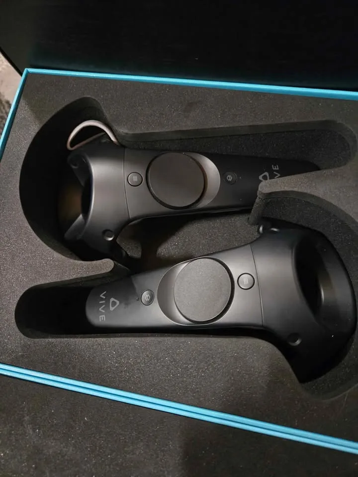 HTC Vive VR Headset with Controllers and Accessories image indicator(4)