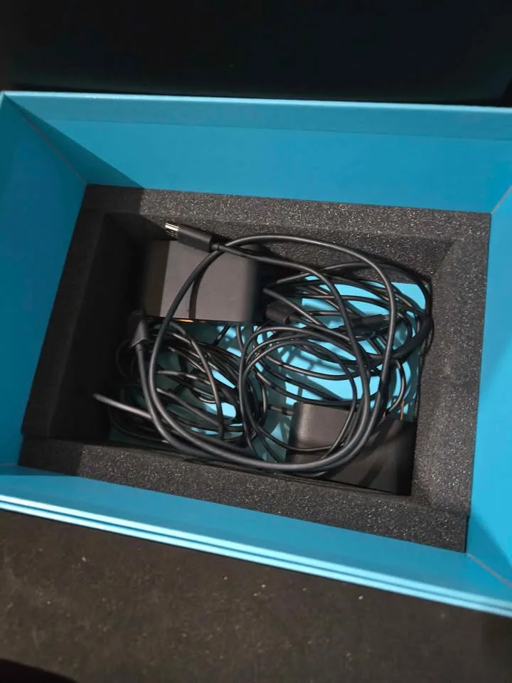 HTC Vive VR Headset with Controllers and Accessories image indicator(5)