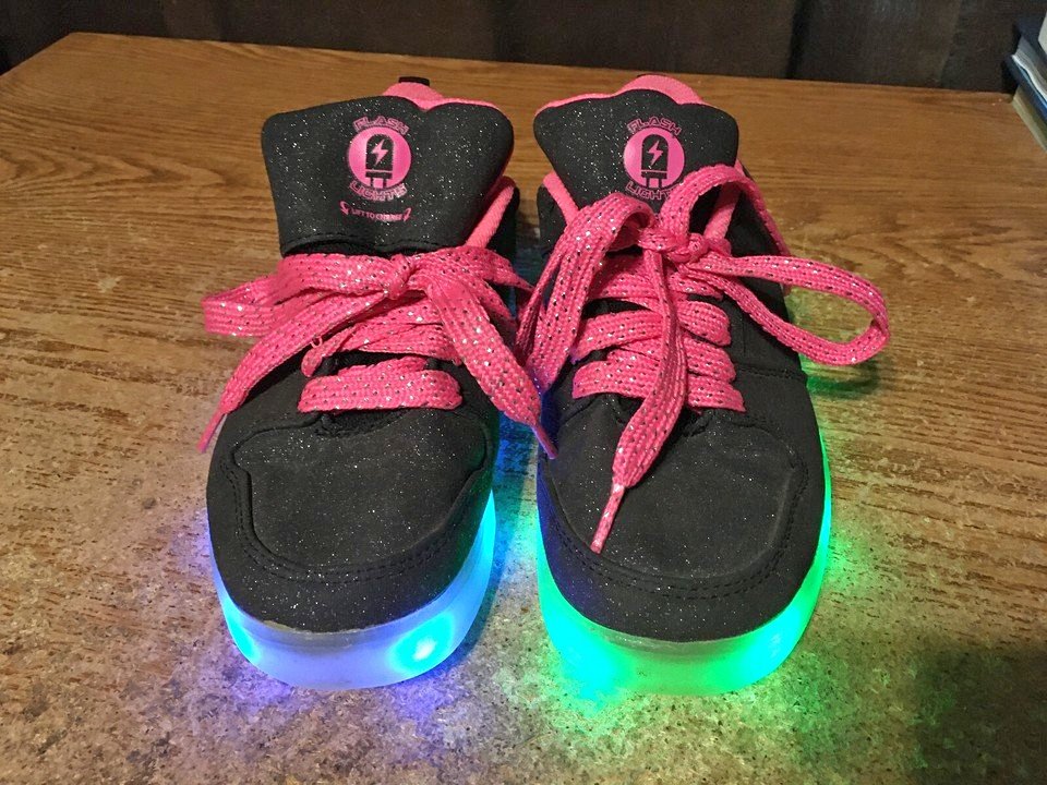 FLASH LIGHTS RECHARGEABLE SNEAKERS SHOES BLACK PINK SIZE 4