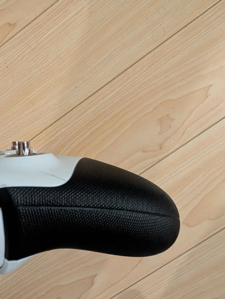 Xbox Elite Series 2 Core Controller - White image indicator(3)