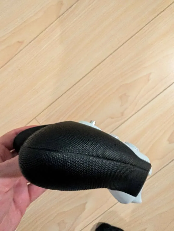 Xbox Elite Series 2 Core Controller - White image indicator(4)