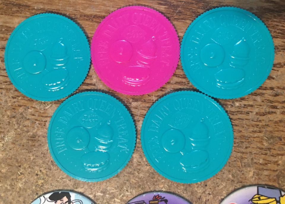 LOT OF 8 DAIRY QUEEN FREE TREAT PLASTIC TOKEN DENNIS THE MENACE - photo 3