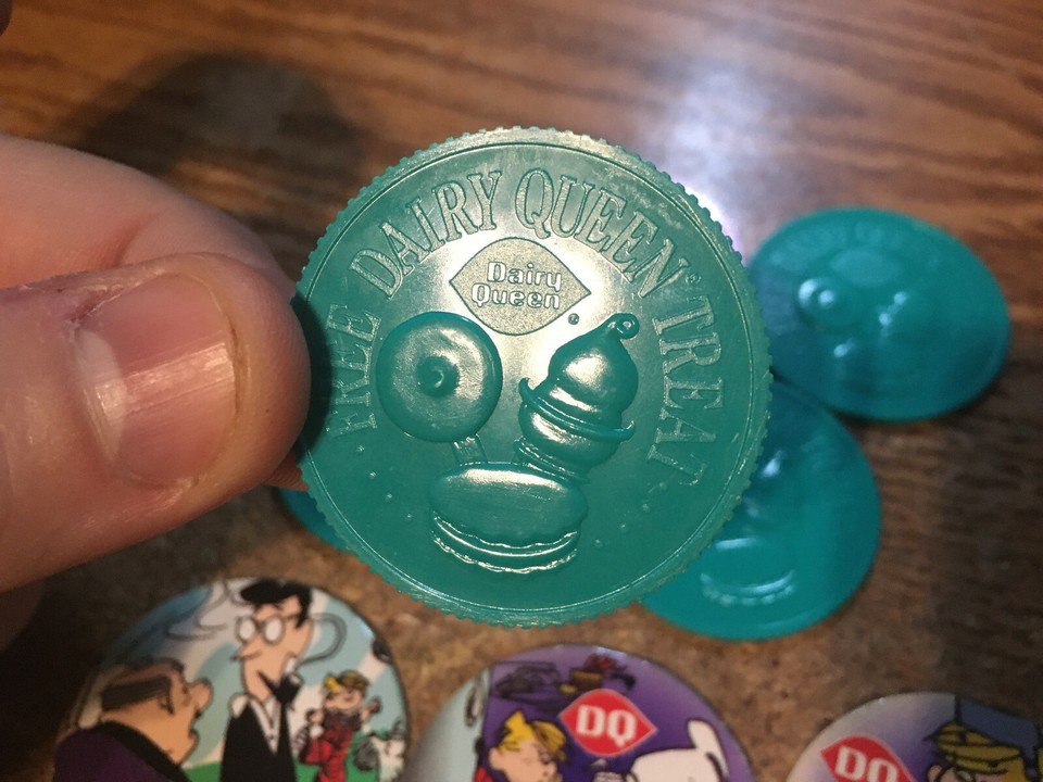 LOT OF 8 DAIRY QUEEN FREE TREAT PLASTIC TOKEN DENNIS THE MENACE - photo 4
