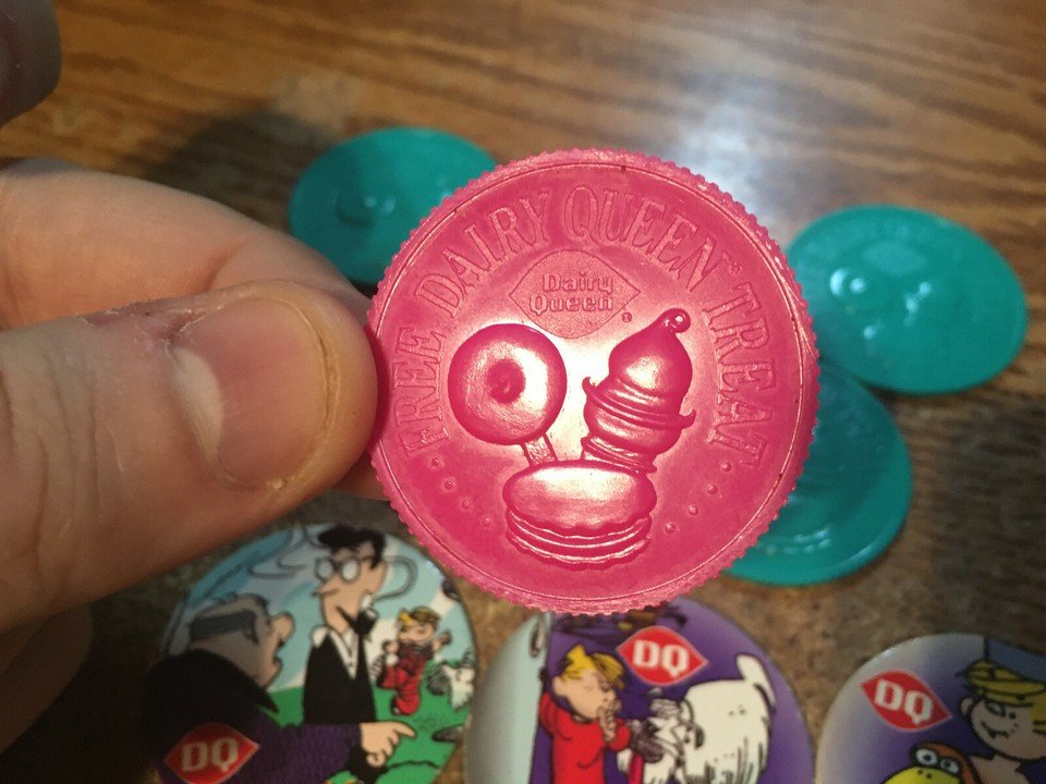 LOT OF 8 DAIRY QUEEN FREE TREAT PLASTIC TOKEN DENNIS THE MENACE - photo 5