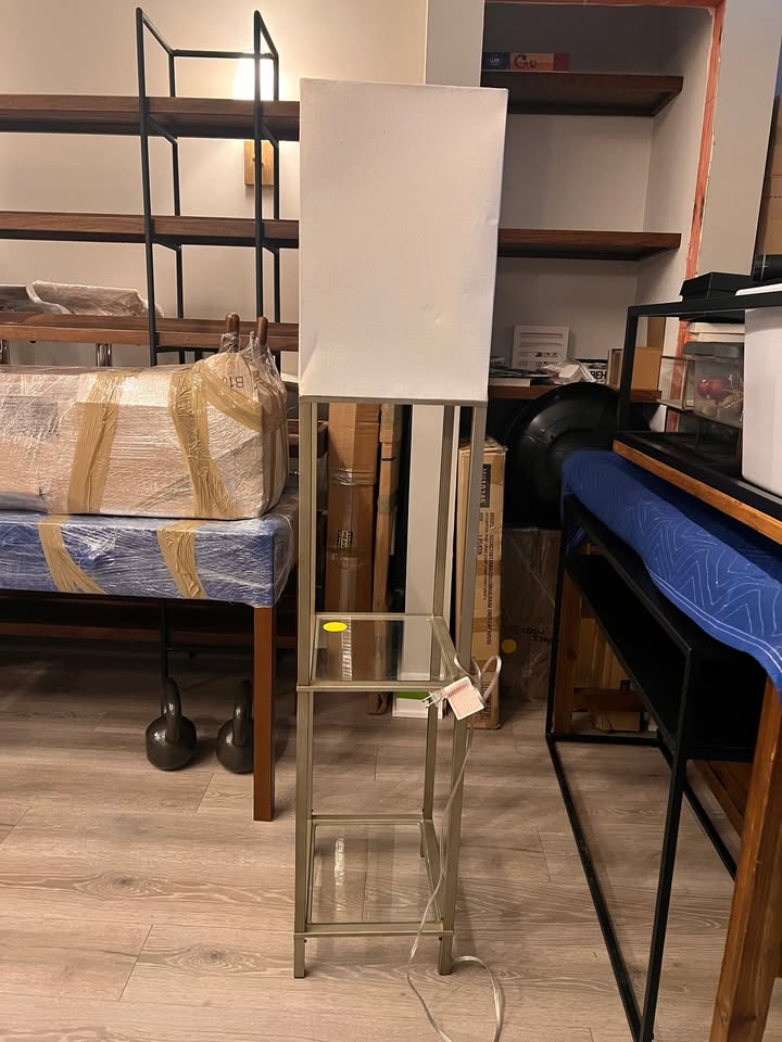 Lamp with glass shelves - photo 2