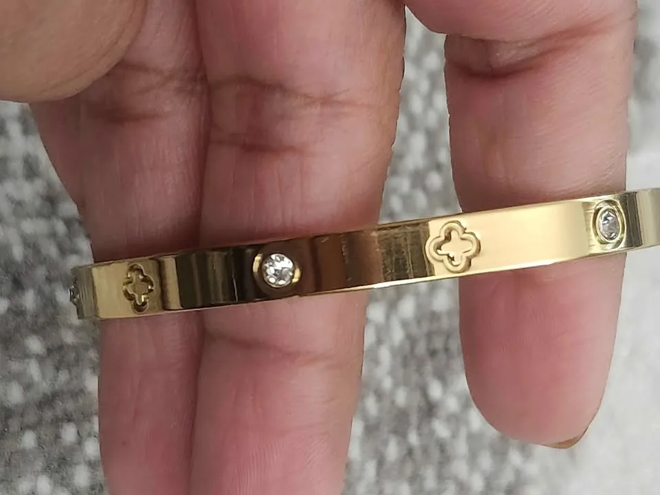 Clover leaf Titanium Steel, Diamond-Encrusted & Gold Bracelet image indicator(2)