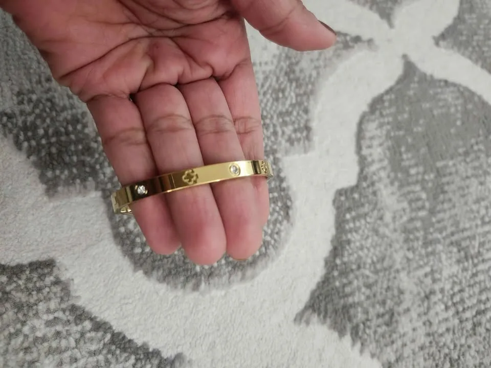 Clover leaf Titanium Steel, Diamond-Encrusted & Gold Bracelet image indicator(3)