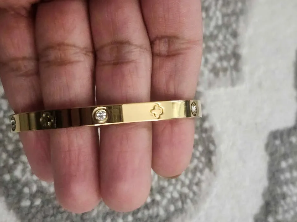 Clover leaf Titanium Steel, Diamond-Encrusted & Gold Bracelet image indicator(4)