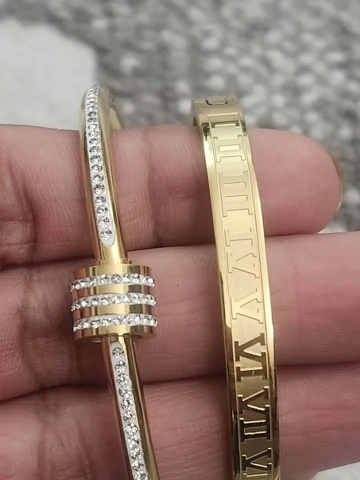 Chic Gold Bracelet Set – Roman Numerals & Crystals ✨ image indicator(2)