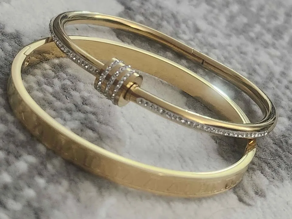 Chic Gold Bracelet Set – Roman Numerals & Crystals ✨ image indicator(5)