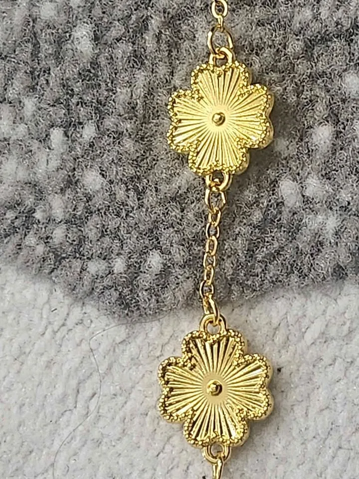 🍀 1pc Elegant Four-Leaf Clover Bracelet – Luxury & Timeless Gift thumbnail