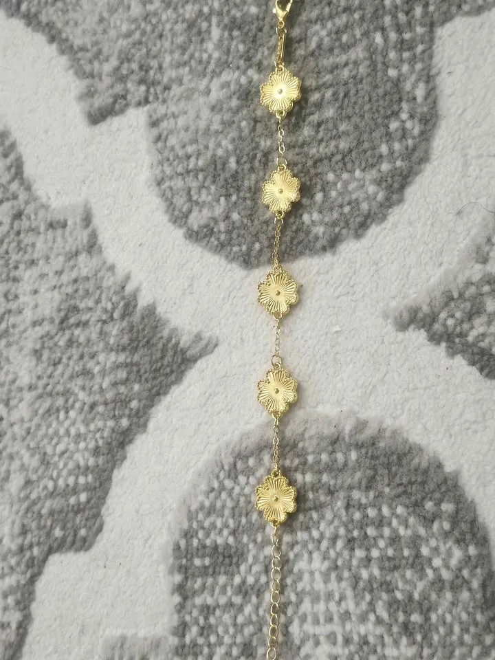 🍀 1pc Elegant Four-Leaf Clover Bracelet – Luxury & Timeless Gift image indicator(2)