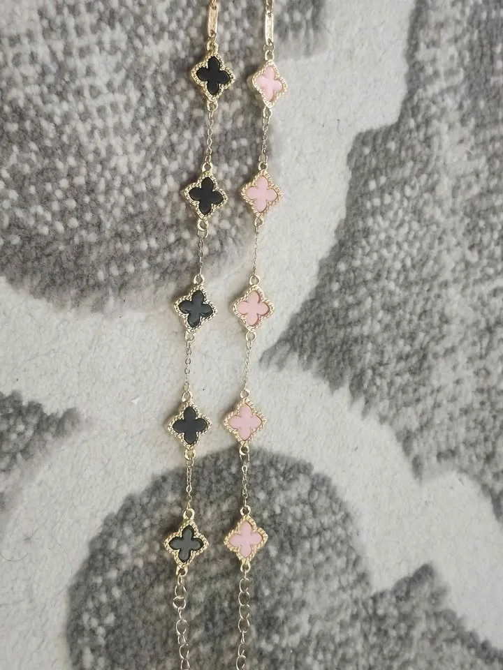 🌸 Elegant Clover Bracelet – Gold Finish (Pink or Black) 🌸 image indicator(3)