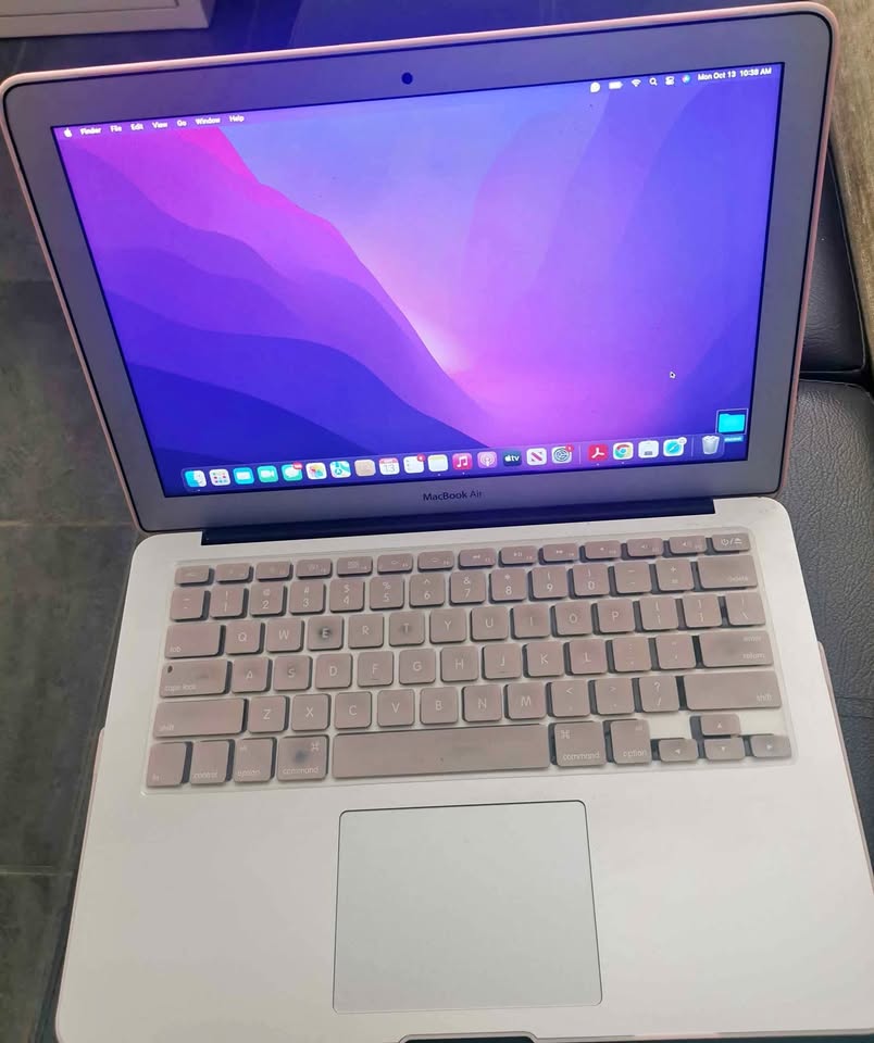 MacBook Air 2017 with original Apple charger, Laptop case, Keybo