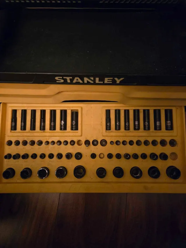 Stanley Tool Box image indicator(4)