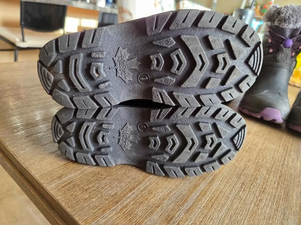 ❄️ Girls’ Shoes & Boots – Size 1 – Great Condition ❄️ image indicator(2)