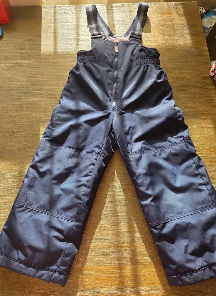 🧣❄️ Mismatched Snowsuit – Great Condition & Super Warm! ❄️🧤 image indicator(2)