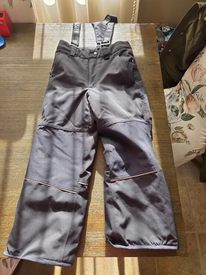 🧤❄️ Snowsuit for Sale – Great Shape! ❄️🧣 image indicator(3)