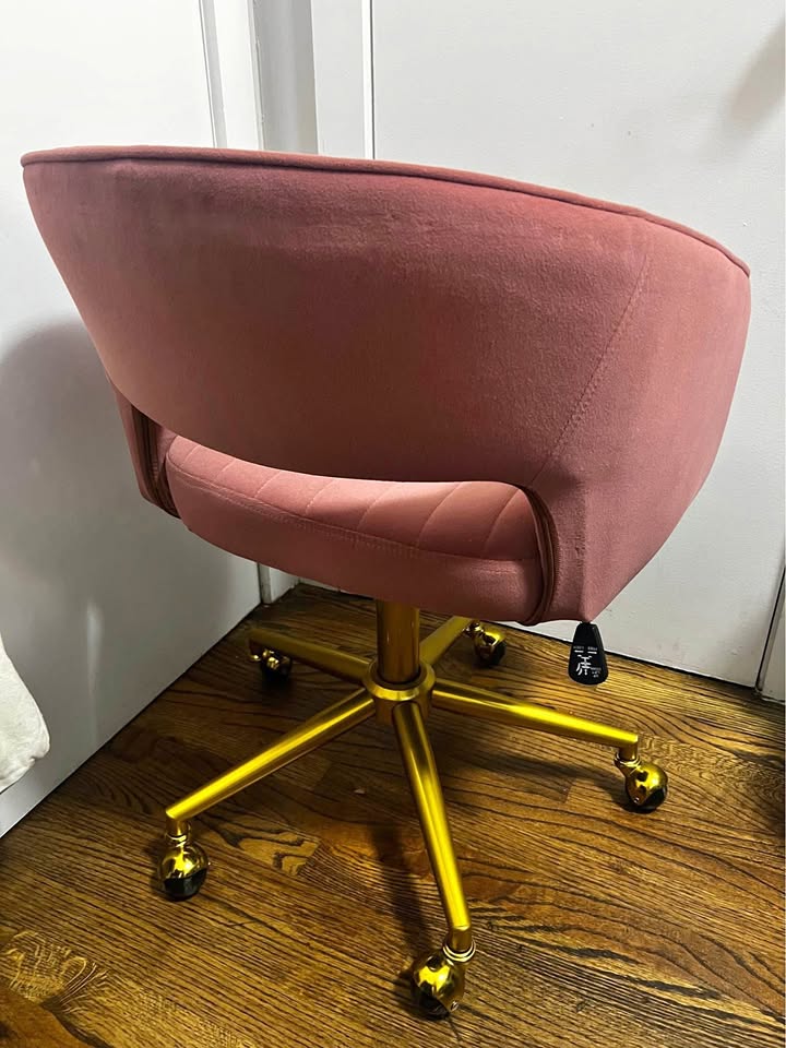 Pink chair/sofa