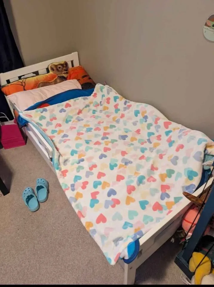 ✨ For Sale: Awesome Bed Frame and Mattress – Excellent Shape! ✨ image indicator(3)