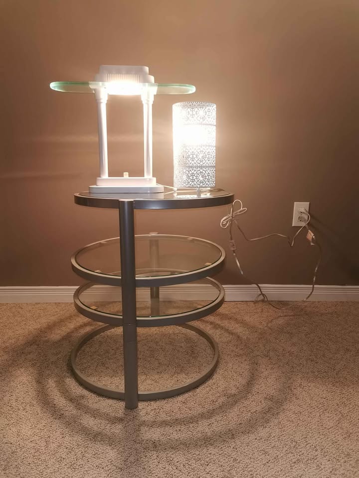 2 White Lamps: Banker, Desk Laser Cut Shade - photo 2