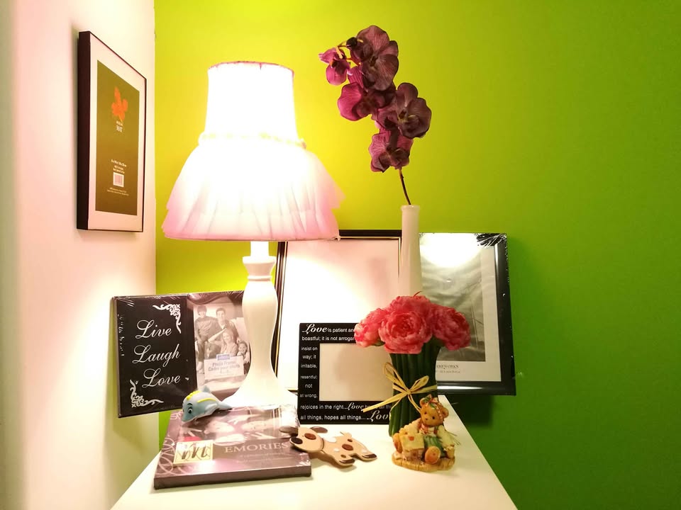 Frames & Orchid Decor Left - photo 2