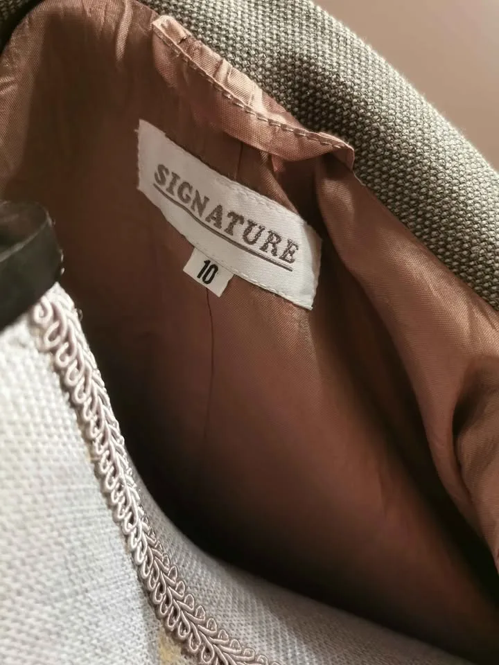 Size 10 Boucle Grey Blazer image indicator(8)