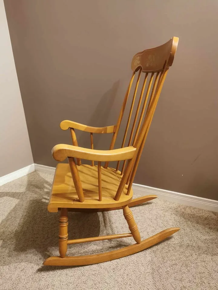 Solid Wood Rocking Chair Gold Stenciling image indicator(2)