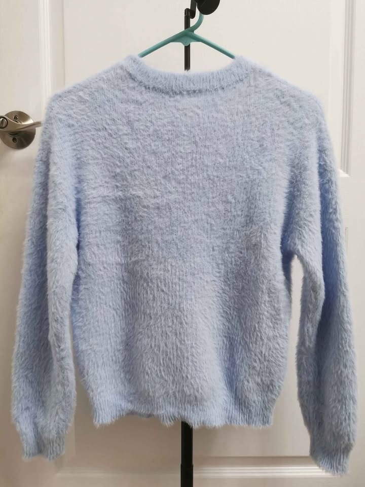 NWT Fuzzy Sweater XS or Youth 12 Light Blue - photo 2