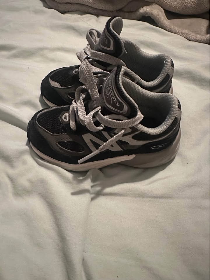New Balance 990 V6 Toddler size 7C