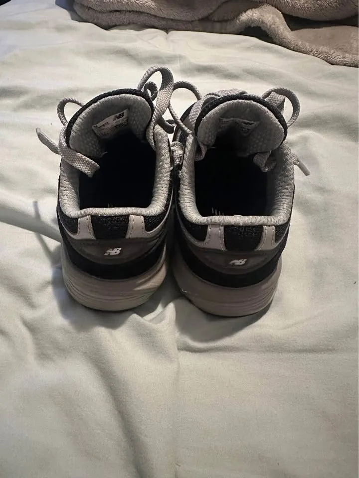 New Balance 990 V6 Toddler size 7C image indicator(3)